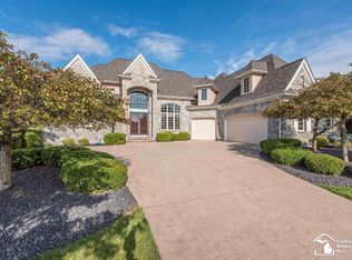 1030 Fairway Ct, Monroe, MI 48161