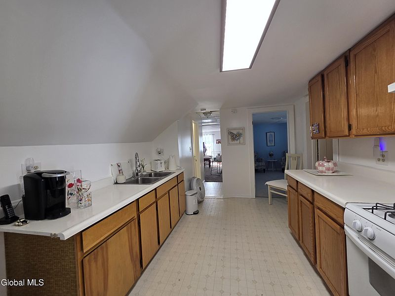 5th image of 14 John Street