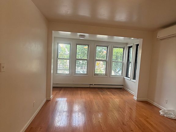 3rd image of 1433 Saint Lawrence Ave