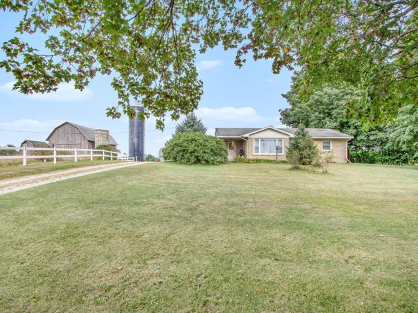 2476 S Green Ave, Fremont, MI 49412