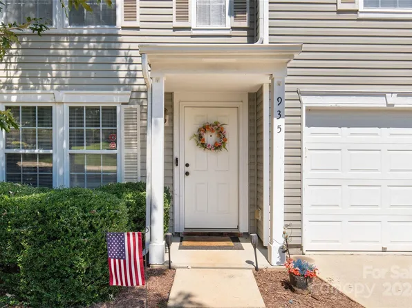 935 Torsion Ln, Clover, SC 29710