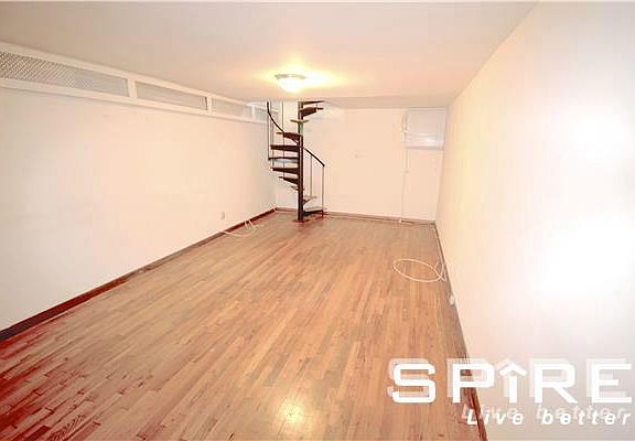 3rd image of 323 W 75th St APT E