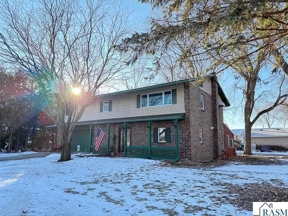 1st image of 300 19th Ave NE