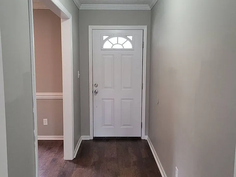 5041 Summer Ridge Rd — Photo 2