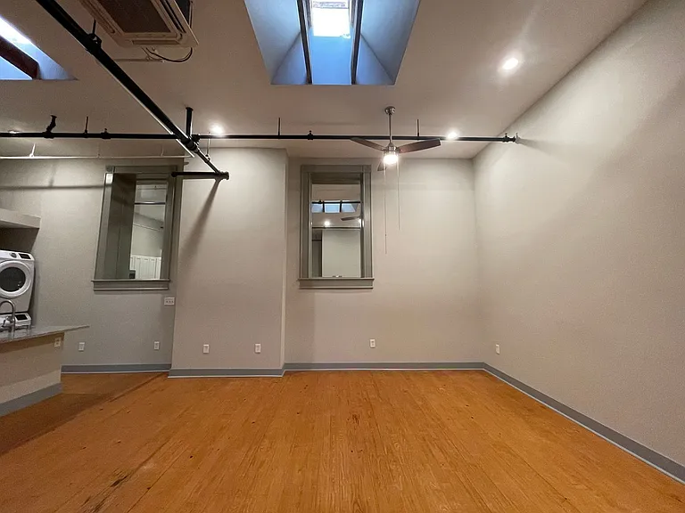 614 Poplar St — Photo 2