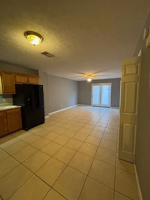 2 bed, 1.5 bath, 1050 sqft, $1,125 — Photo 2