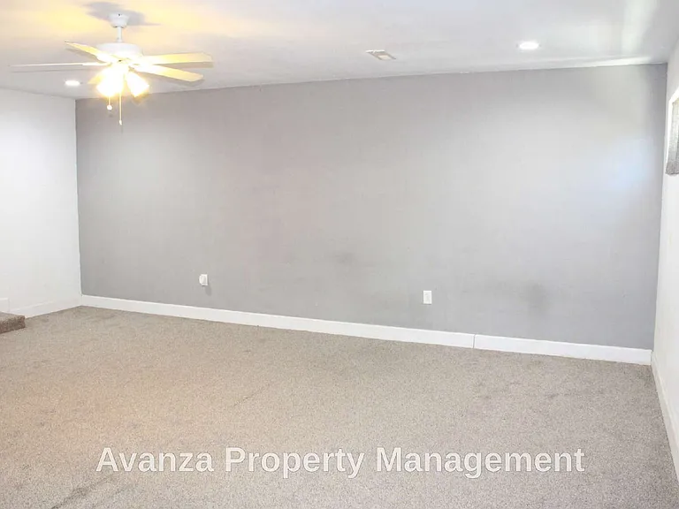 5677 N Millbrook Ave — Photo 20