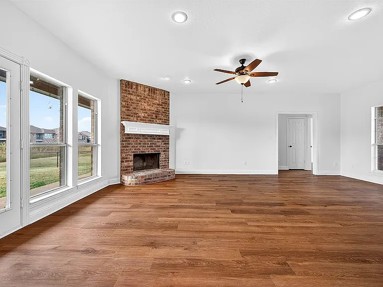 501 Harris St — Photo 7
