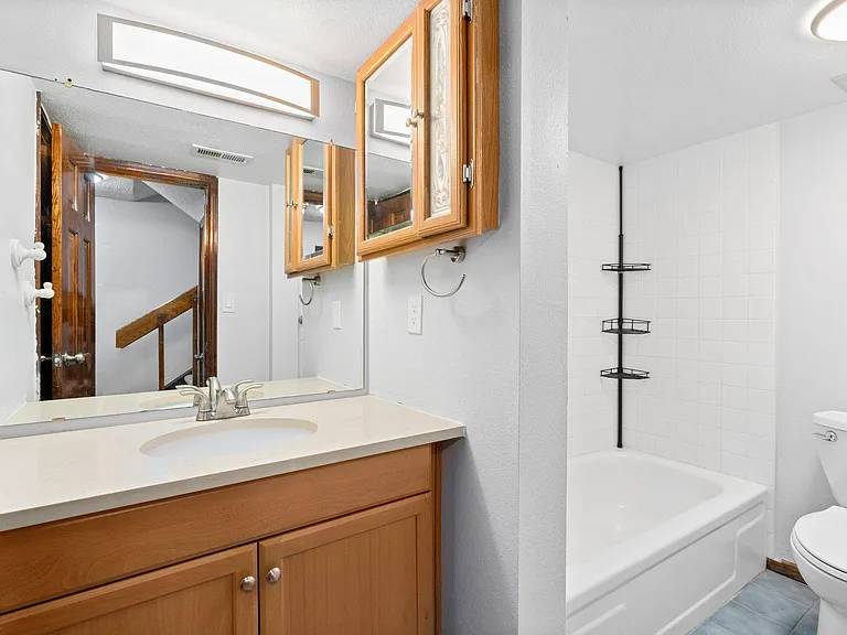 551 W Crestline Cir #9D2 — Photo 3