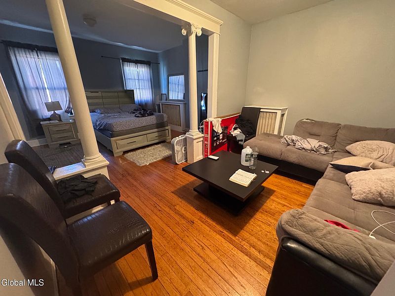 3rd image of 54 Alexander Street