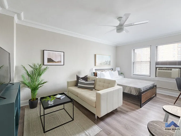 444 W. St. James Pl. — Photo 5
