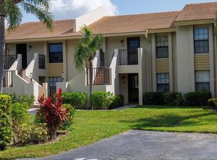 4440 Weybridge St #80, Sarasota, FL 34235
