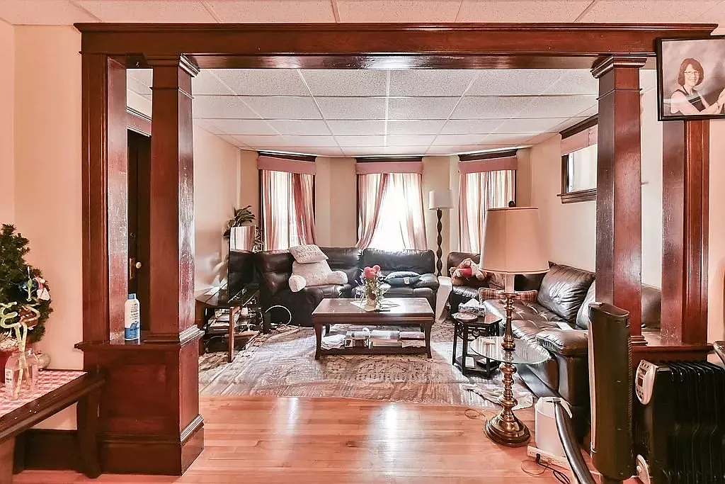 3 bed, 1300 sqft, $2,000 — Photo 3