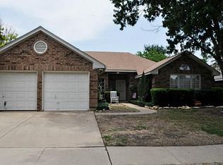 6924 Bernadine St, Watauga, TX 76148