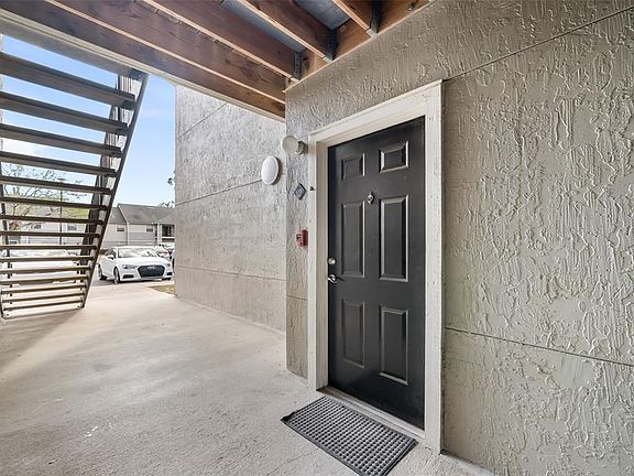 3rd image of 3705 SW 27th St APT 615