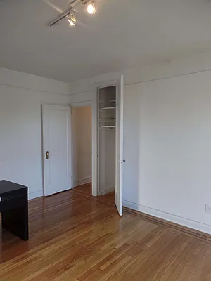 Rented by Albert Attias, LREB | media 6