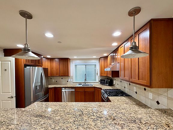 4th image of 517 N 39th St