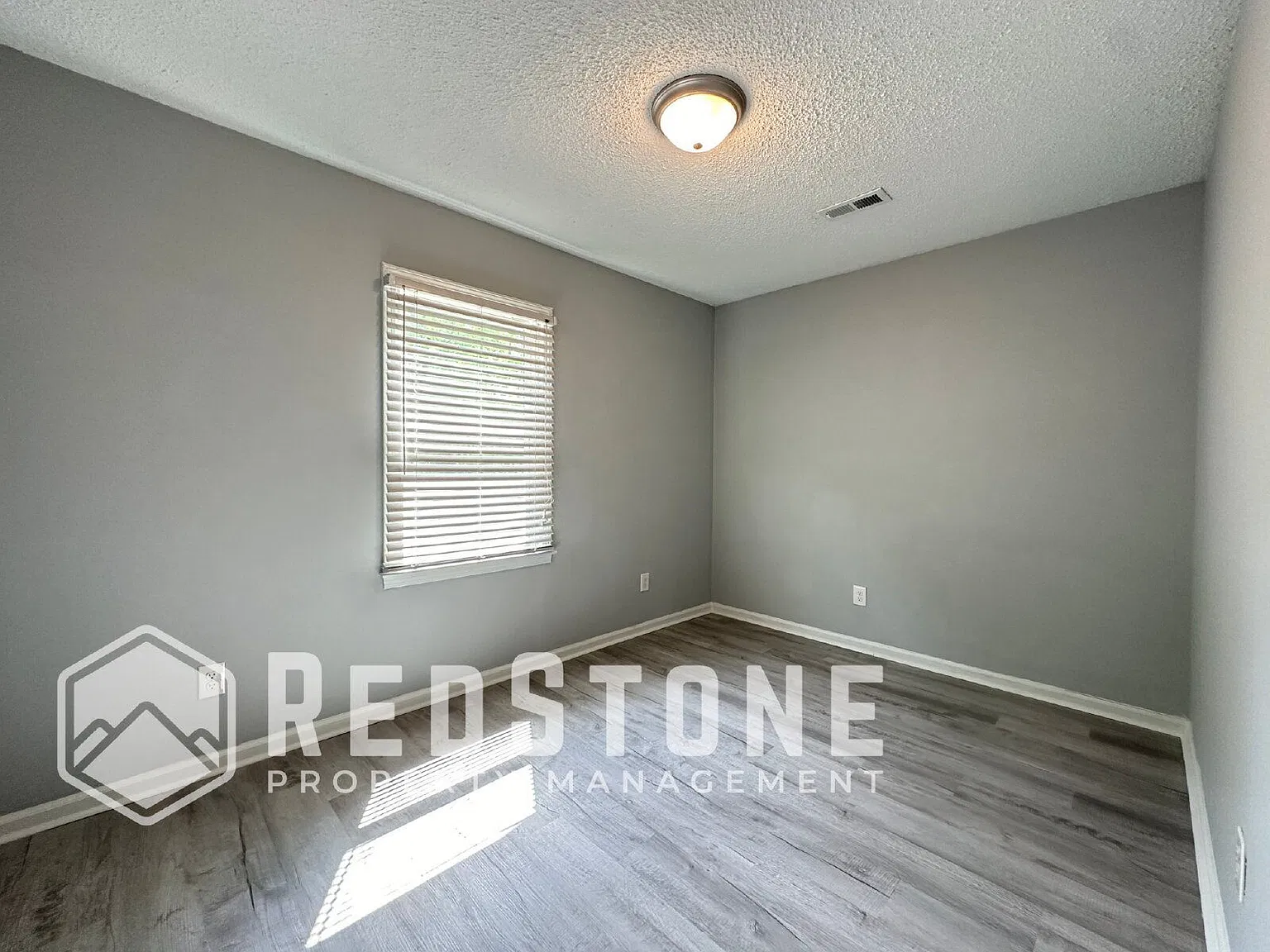 2 bed, 1.0 bath, $915 — Photo 4