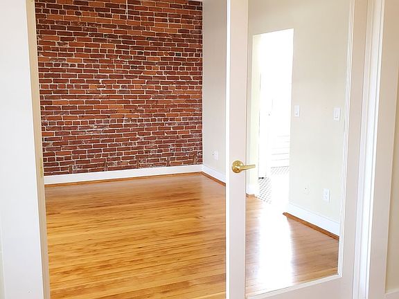5th image of 810 NE Couch St APT 107