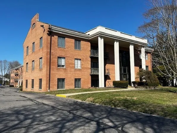 31 Church Grn APT 203, Taunton, MA 02780