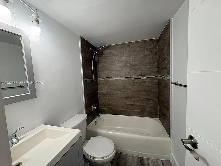 7545 E Treasure Dr #9H — Photo 7