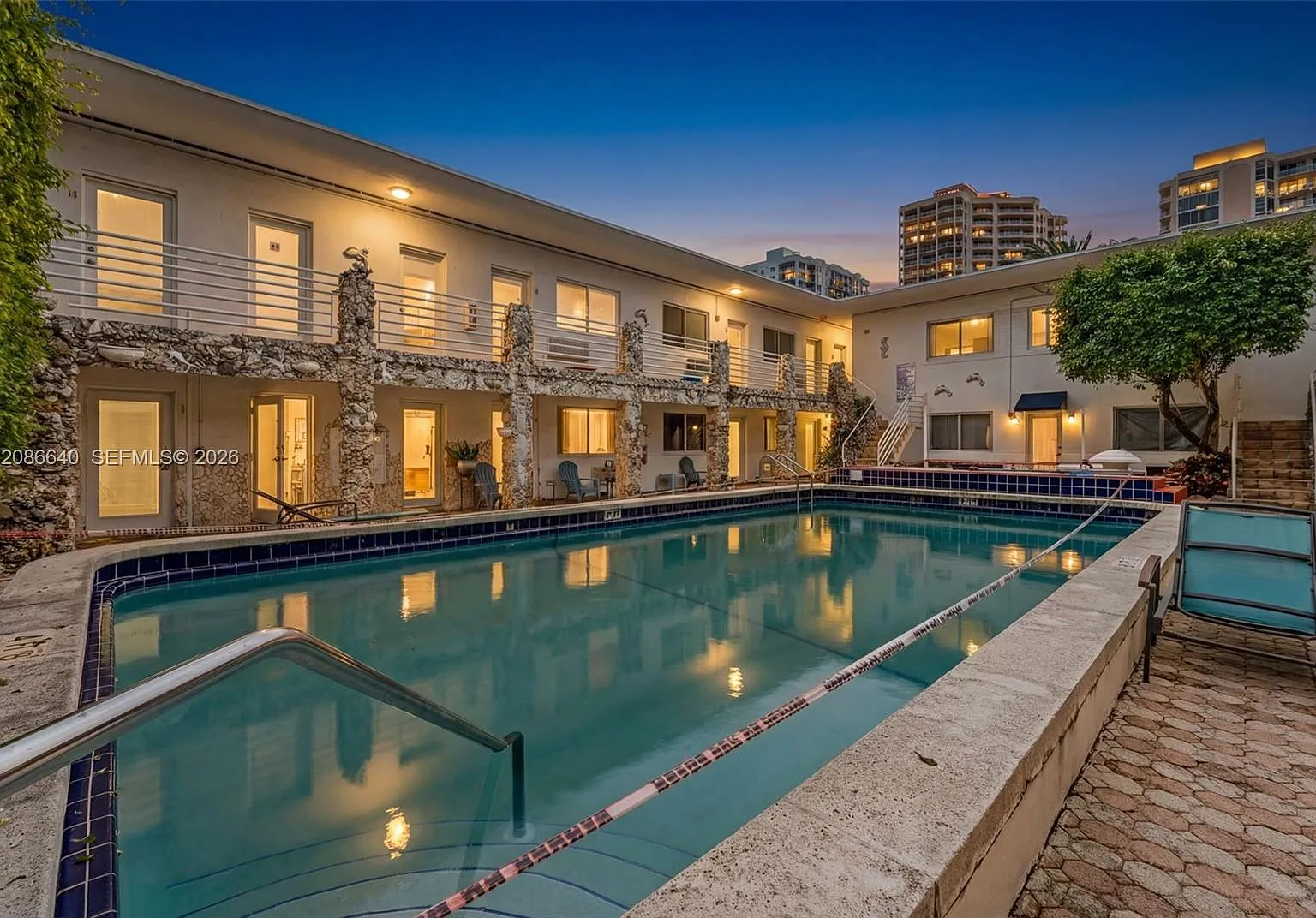Beachcomber Of Nobe Condo — Photo 1