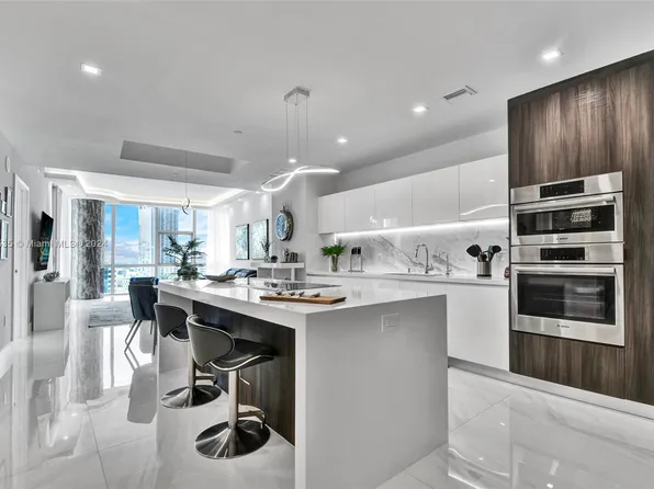 851 NE 1st Ave Unit 2112, Miami, FL 33132