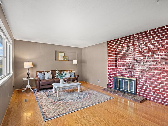 4th image of 710 E View Dr