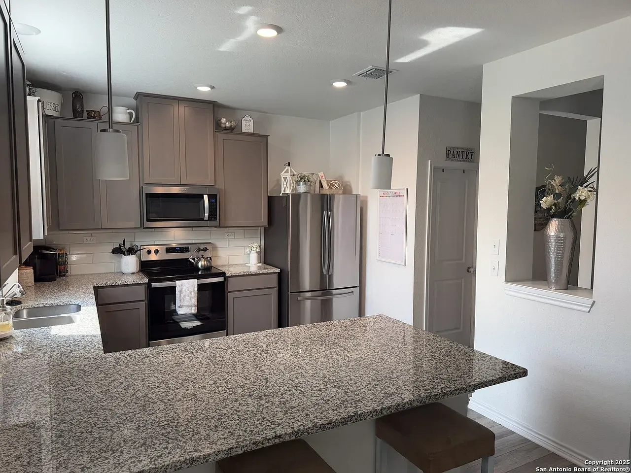 3 bed, 2.5 bath, 2088 sqft, $1,900 — Photo 3