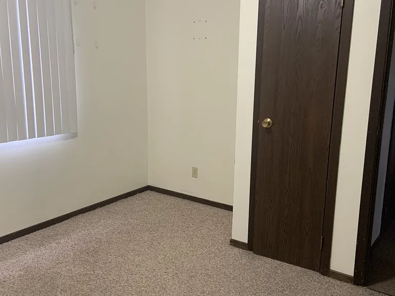 1701 University Dr #7 — Photo 2