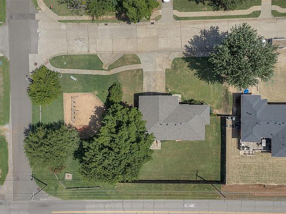 4th image of 408 Benton Rd