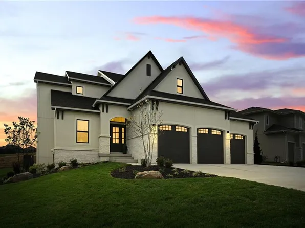 3105 NW Berkebile Ln, Lees Summit, MO 64081