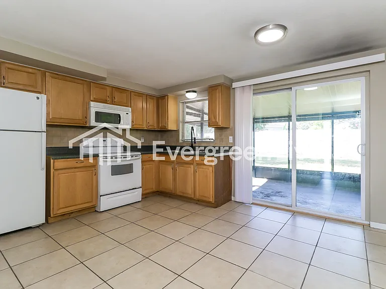 4920 Phoenix Ave — Photo 5