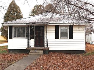700 Lawndale Ave, Tilton, IL 61833