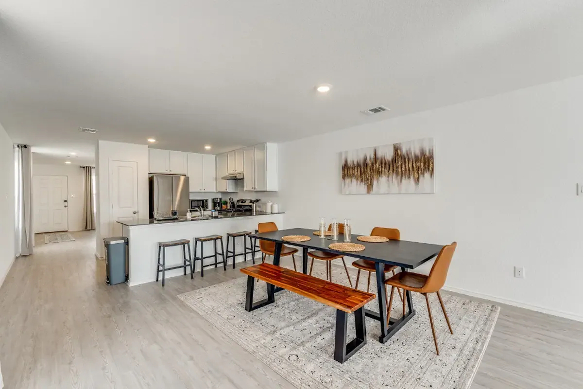 3 bed, $3,500 — Photo 3