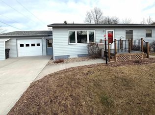 445 S 17th St, Hot Springs, SD 57747