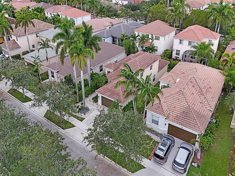 1725 Winterberry Ln — Photo 69