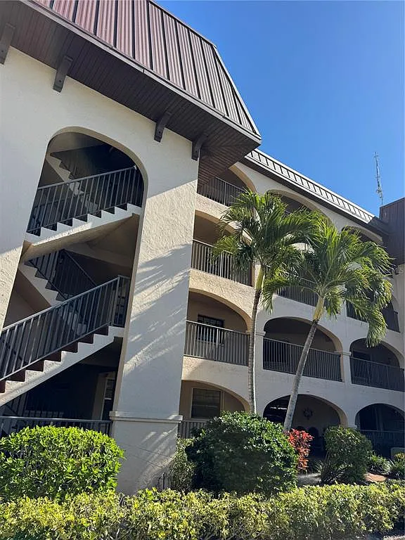 2 bed, 2.0 bath, 1405 sqft, $2,000 — Photo 3