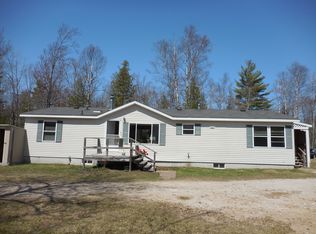 571N W Gulliver Lake Rd, Gulliver, MI 49840