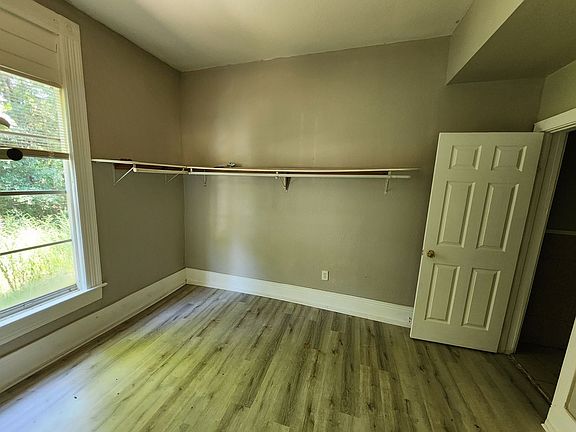 3rd image of 649 Topeka St