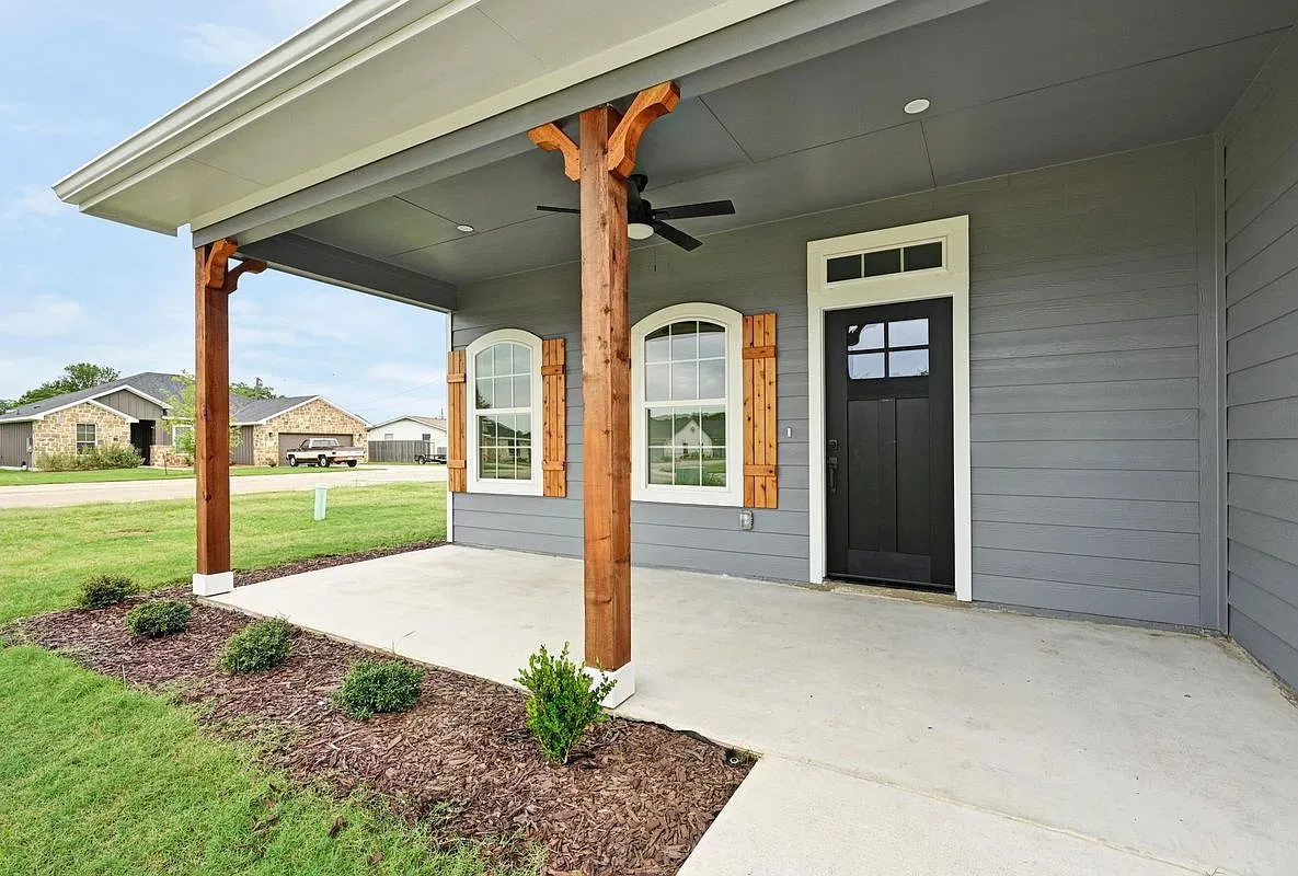 3 bed, 2.0 bath, 1992 sqft, $2,200 — Photo 4