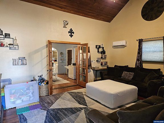 4th image of 1040 6th Ave SE