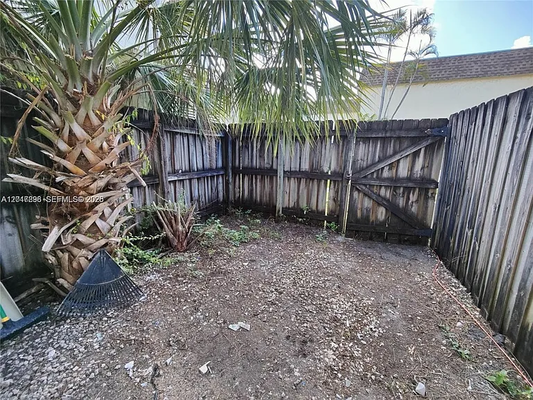 4719 NW 9th Dr #4719 — Photo 4