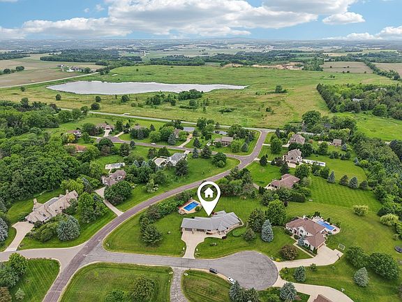 3rd image of 7965 Westhill Cir