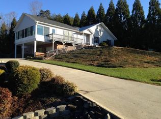 205 Cedar Knoll Dr, Mount Airy, NC 27030