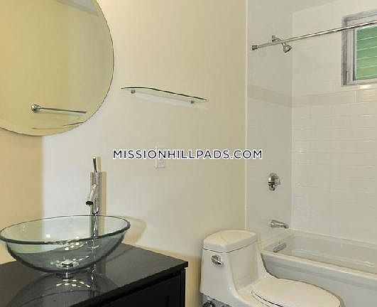 3rd image of 6 Oswald St #2OS