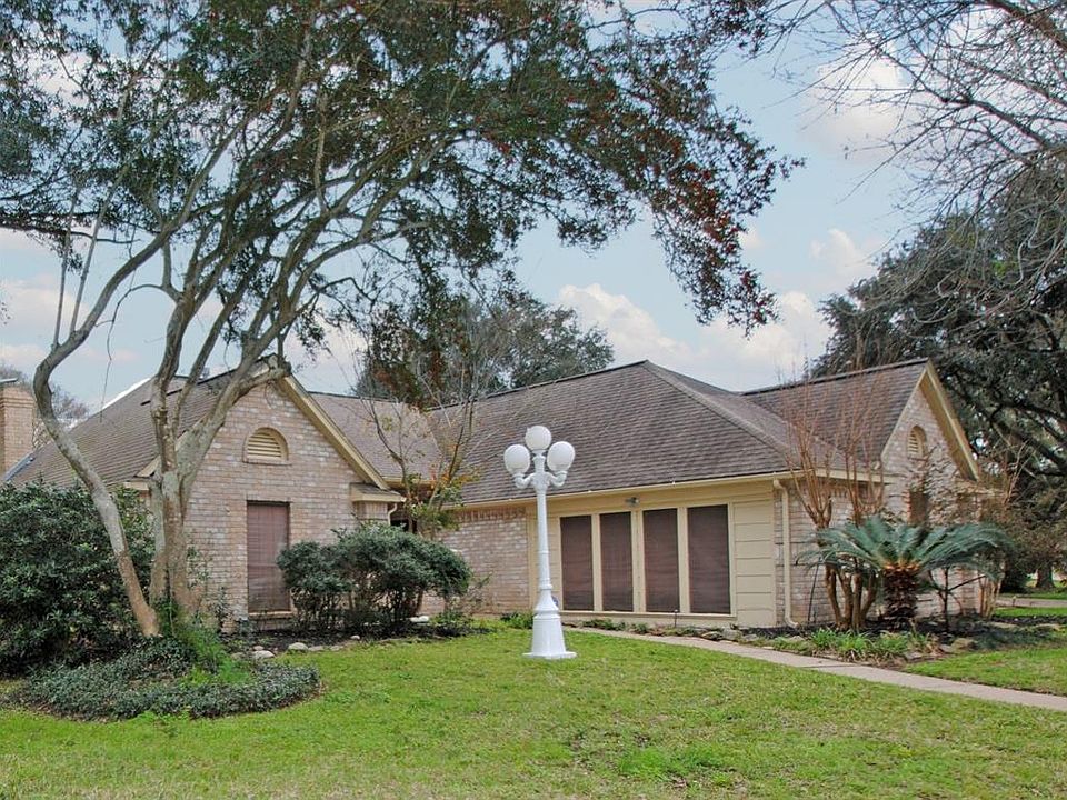 1st image of 907 Mesa Terrace Dr