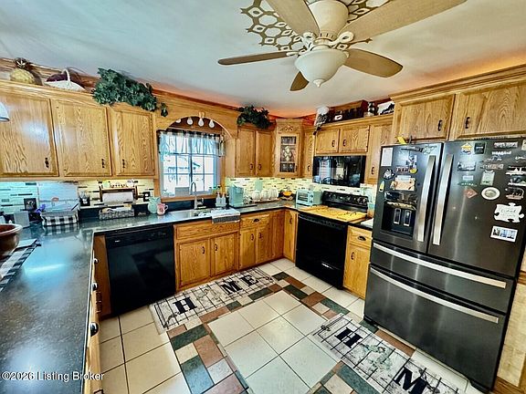 3rd image of 204 Armory Hl