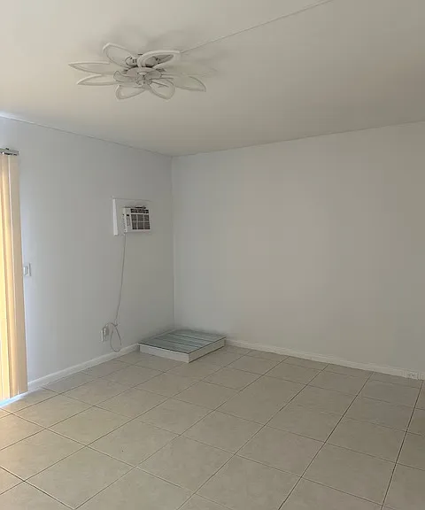 90 Preston #C — Photo 10