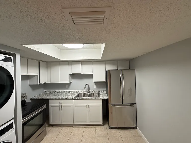 586 Bahia Cir #B — Photo 1